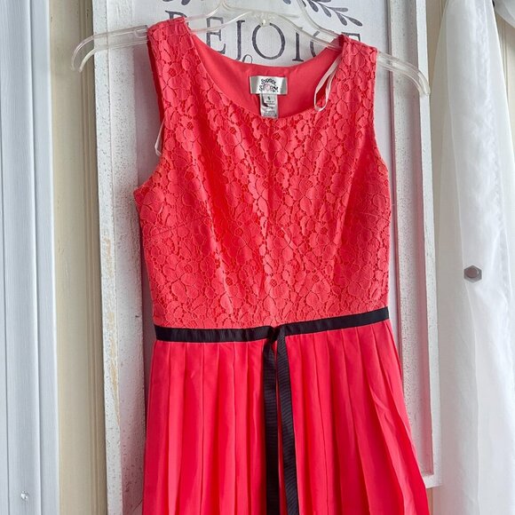 Coral Pleated Sunday Dress sz S - Picture 2 of 5